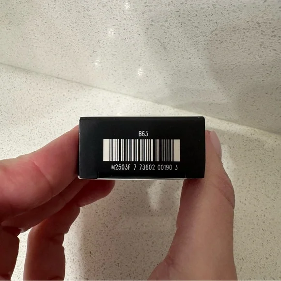 MAC eyeshadow - Picture 4 of 4